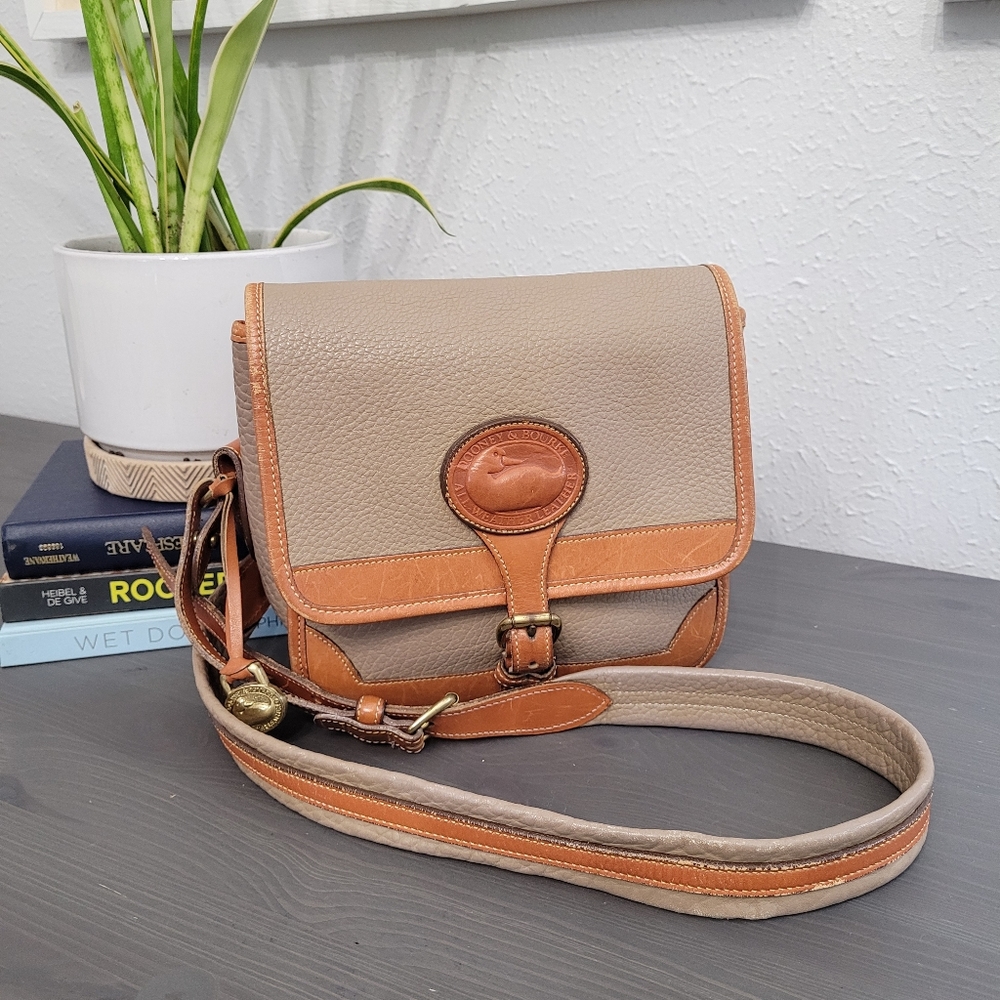 Dooney and Bourke vintage Surrey brittish tan taupe gray purse crossbody